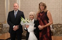 Румен Радев удостои Лили Иванова с Почетния знак на президента