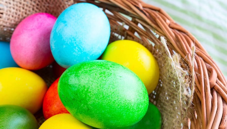 Според някои поверия, първото боядисано яйце, обикновено червено, се пази цяла година