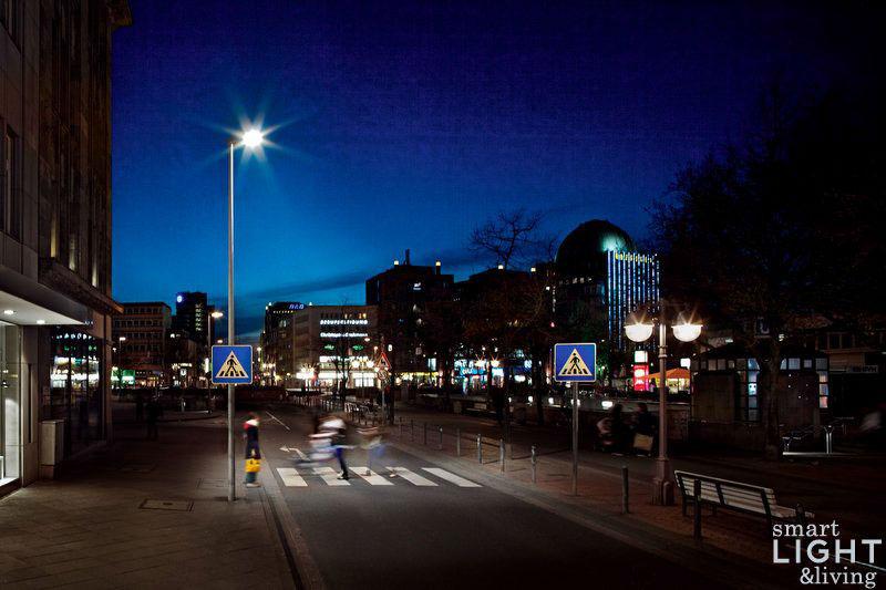 Лампа, специално поставена за осветяване на пешеходна пътека