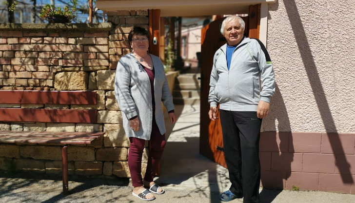 Леля Миленка и чичо Веселин са направили <strong class='keys'>битов кът</strong>, който показват на всеки пътешественик, минаващ през <strong class='keys'>Кърпачево</strong>