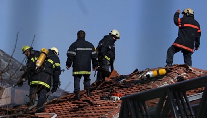 Горящи комини вдигнаха пожарникарите в областта на крак