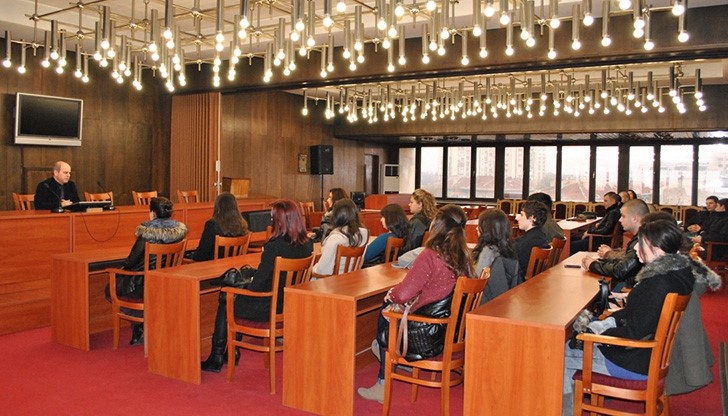 Кметът Пламен Стоилов се срещна с бъдещи юристи от РУ