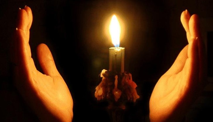 Голяма Задушница е, палим свещ в памет на покойниците