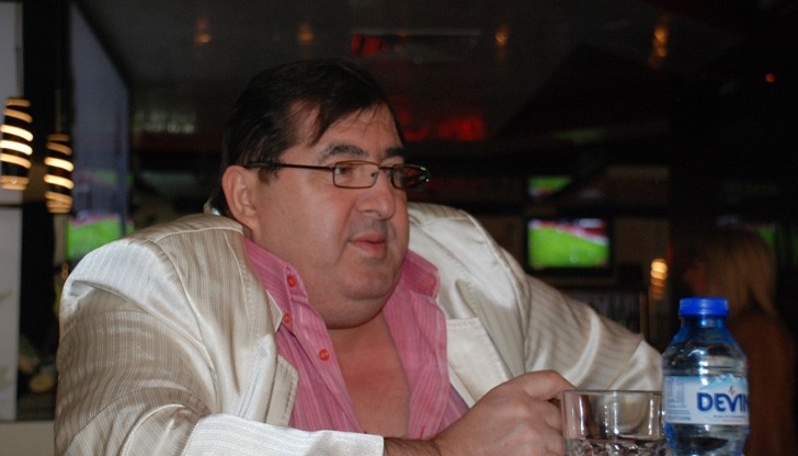 Пищова се беси на 6-ти май, защото нямал пари за чеверме