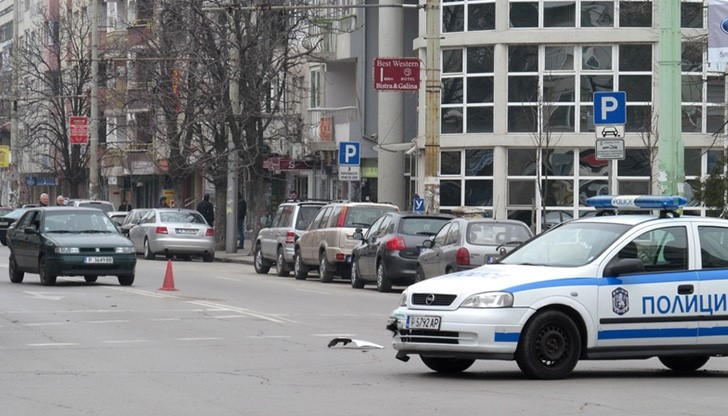 Патрулка и "Сеат" се удариха по ул. "Борисова"