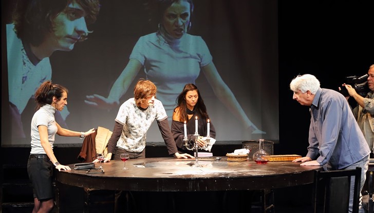 P. S. ДЪЩЕРЯ ТИ, АНА