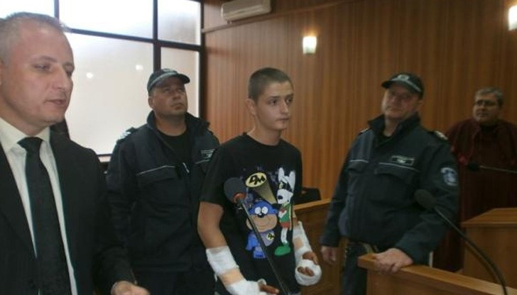 Младежът, наръгал 12 пъти с нож свой съученик, поиска да излезе на свобода