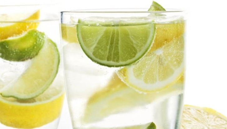 Пийте вода с лимон сутрин! Много полезна е