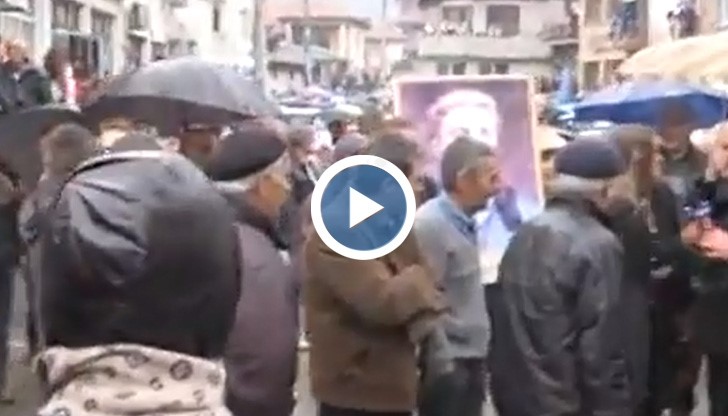 Агитка на ДПС в Рибново освирка българския химн