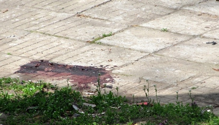 Момче скочи от шестия етаж, за да докаже любовта си