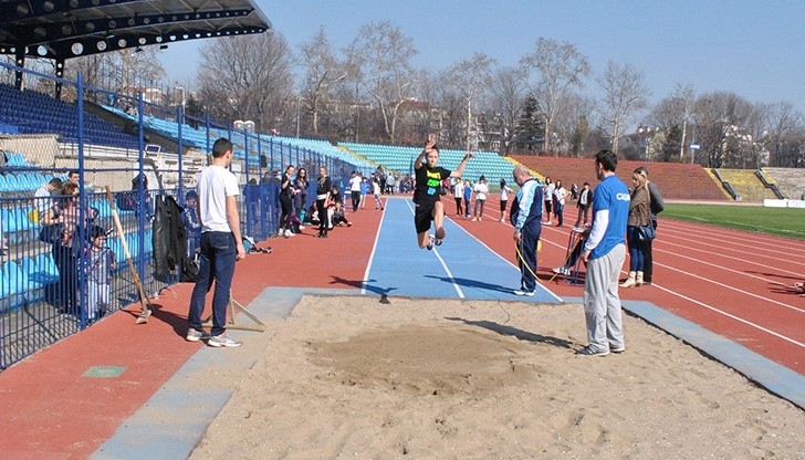 Повече от 200 ученици взеха участие в лекоатлетическия турнир "Лъвски скок"