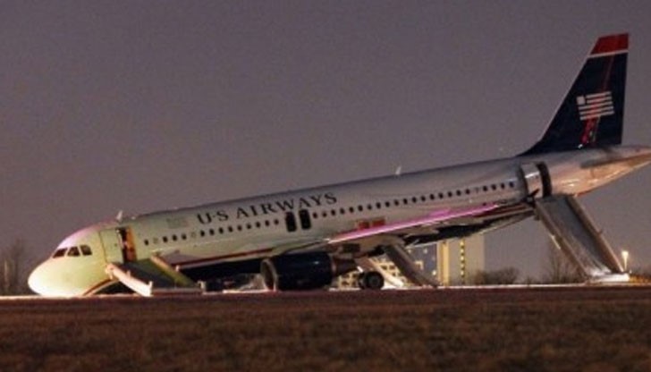 Пътнически самолет се разпадна преди да излети