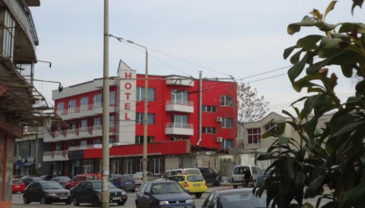 Собственик на мотел "Рай" брои 1,2 млн. лв. за занемарения хотел "Европа"