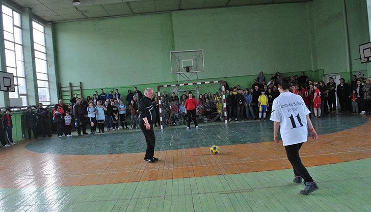 Девойки от 7 русенски училища мериха сили във футболен турнир