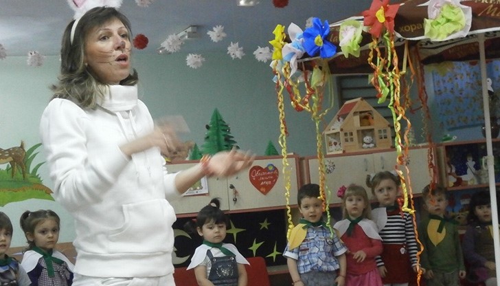 Майки и деца от ЦДГ "Зора" отбелязаха празника на мама с тържество