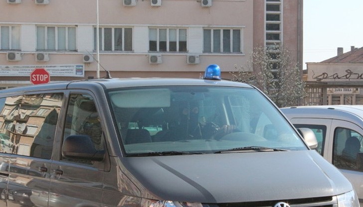 Майката на стрелеца от Лясковец е задържана, лъгала униформените, че синът й е починал Майката на стрелеца от Лясковец е задържана, лъгала униформените, че синът й е починал