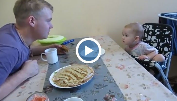 Детенцето артистично ръкомаха с ръчички и успешно имитира тона на баща си