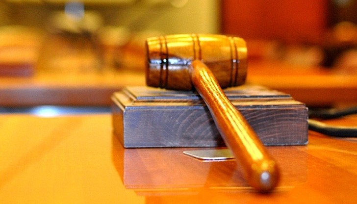 Осъдиха 22-годишен, споделял легло с 13-годишна