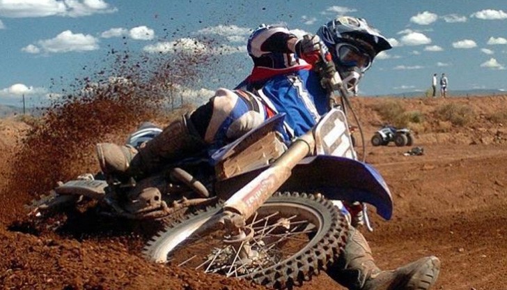 Изграждат писта за мотокрос край Исперих Изграждат писта за мотокрос край Исперих