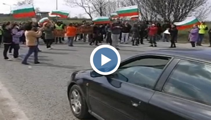 Протестиращи русенци тровят почвата с живак