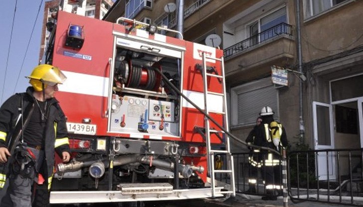 Манекени гасиха пожарникарите на ул. "Николаевска"