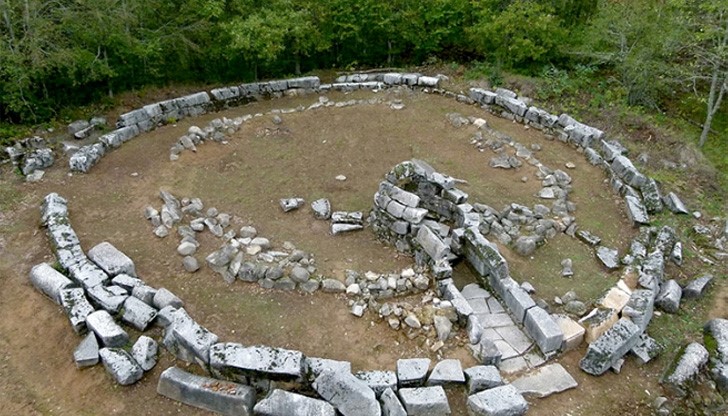 С европейски пари спасяват най-големия тракийски паметник у нас