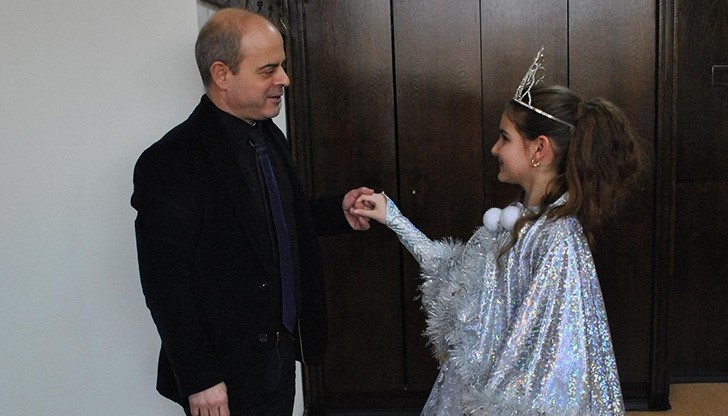 9-годишна ученичка от СОУ "Възраждане" представя Русе на международен конкурс за красота