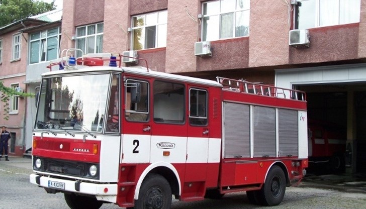 Пожар унищожи 10 тона дървен материал в бившето КТМ Пожар унищожи 10 тона дървен материал в бившето КТМ