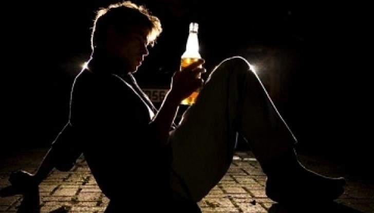 Пияница се озова в ареста, след като налетя на полицаи