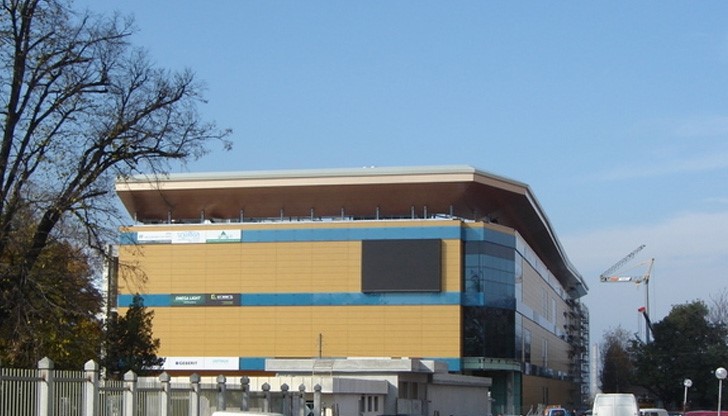 "Мега мол" дължи пари и на фирмите, които са го строили