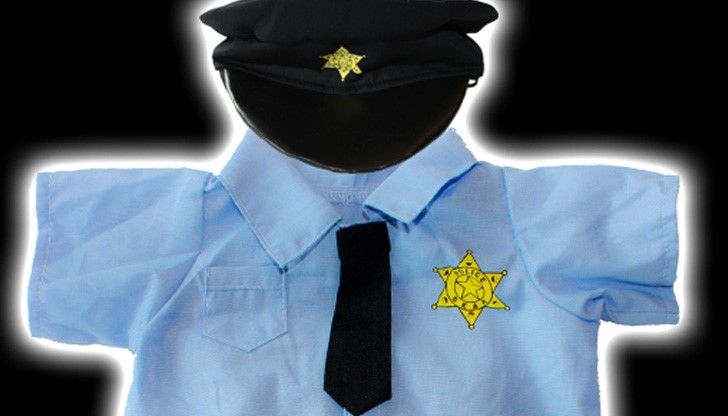 Полицейска униформа за деца предизвиква импотентност Полицейска униформа за деца предизвиква импотентност