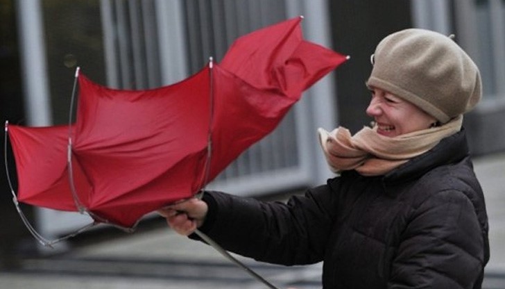 Вятърът профуча с 61 км/ч през Русе, снеговалежът ни се размина