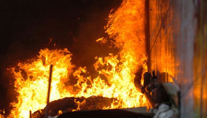 Голям пожар бушува на границата с Македония Голям пожар бушува на границата с Македония