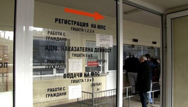 Русенци чакат 7 дни в КАТ за регистрационни номера