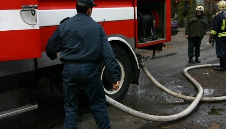 Пламнала мазнина в скара вдигна русенските пожарникари на крак Пламнала мазнина в скара вдигна русенските пожарникари на крак