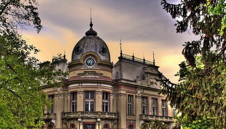 "Приказни светове" посрещат читателите в русенската библиотека "Приказни светове" посрещат читателите в русенската библиотека