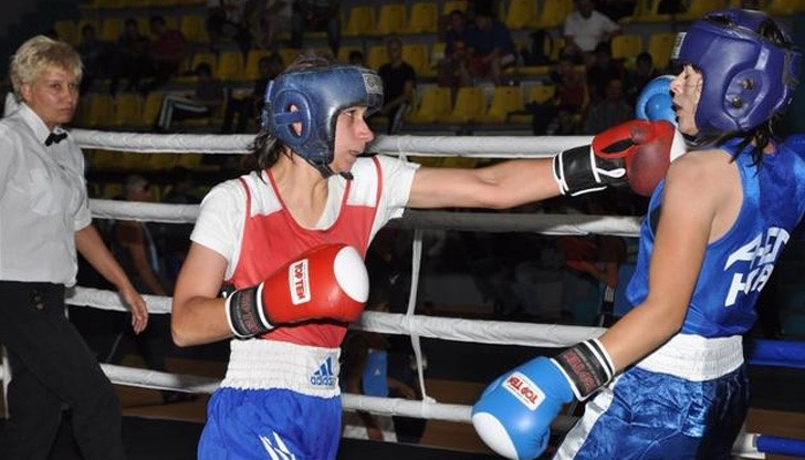 Убедителни победи за русенските боксьорки на първенството в зала "Дунав"