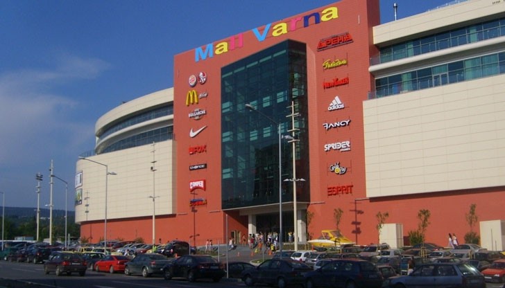 Накисват жени с кредит, докато са на козметик Накисват жени с кредит, докато са на козметик