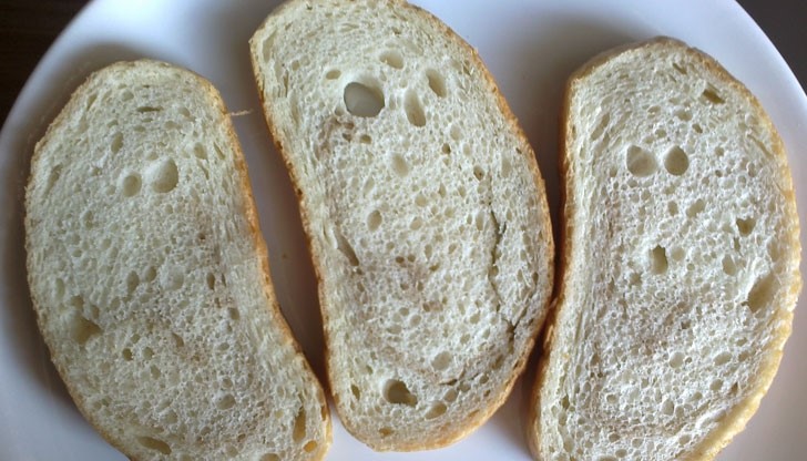 Петна в бял хляб