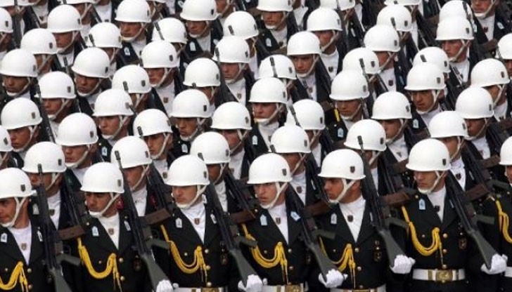 Турция се похвали с 600-хилядна армия Турция се похвали с 600-хилядна армия