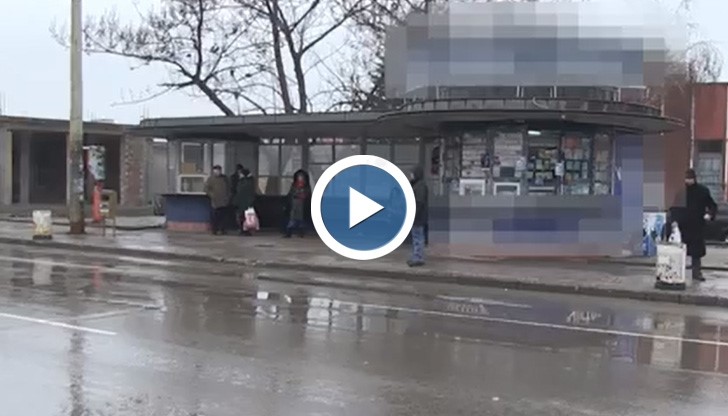 "Lafka" заменя стъклената будка на бул. "Липник"