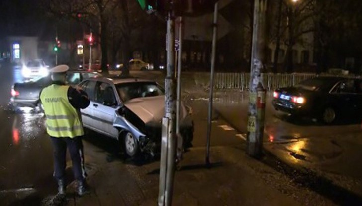 19-годишна е в болница след катастрофа в района на пазара