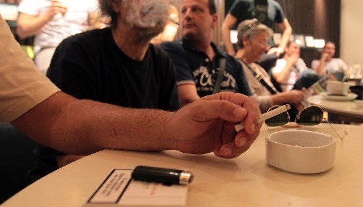 Ресторантьори готвят наказателен вот заради неотменената забрана за пушене