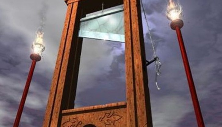 Продават напълно работеща гилотина за 60 000 евро Продават напълно работеща гилотина за 60 000 евро