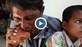 Мъжът, който се храни с тухли и кал вече 20 години