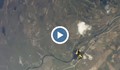 Метеорит за малко не удари парашутист