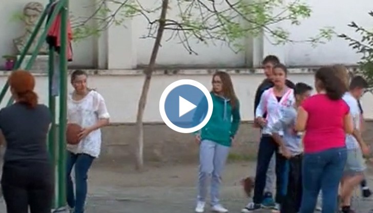 Второкласник тормози цяло училище вече две години