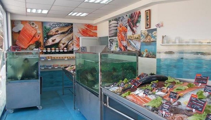 Модерен рибен магазин отвори врати на Покрития пазар в Русе