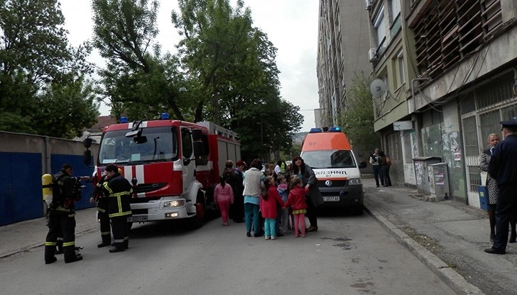 Малчугани от ЦДГ "Иглика" получиха урок как да реагират при пожар