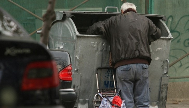 Клошари се клаха заради плячка в контейнер Клошари се клаха заради плячка в контейнер